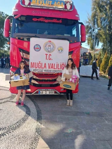 Köyceğizli Ceylin ve Filiz’den depremzede arkadaşları için duygu dolu hediye