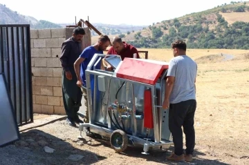 Koyun keçi yetiştiricilerine seyyar ilaçlama ve yıkama banyosu hibe edildi
