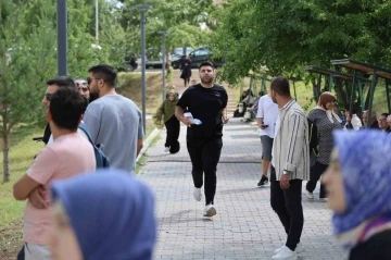 ’KPSS maratonu’ sözü gerçek oldu, adaylar atletlere taş çıkardı
