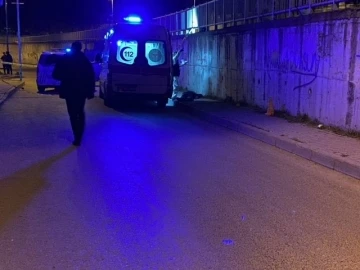 Küçükçekmece’de vurulan kişi 3 metrelik duvardan aşağıya atıldı
