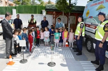 Kulu’da jandarmadan anaokulu öğrencilerine trafik eğitimi
