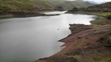 Kuraklığı fırsata çevirmişlerdi: İlkbaharla su seviyesi yükseldi, yol sular altında kaldı
