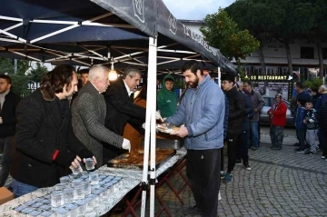 Kuşadası Belediyesi, Davutlar Mahallesi’nde iftar yemeği düzenledi
