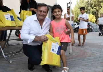 Kuşadası Belediyesi’nden ihtiyaç sahibi öğrencilere kırtasiye desteği
