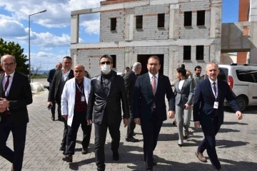 Kuşadası Devlet Hastanesi Diyaliz Merkezi’nde çalışmalar devam ediyor
