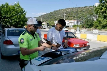 Kuşadası’na bir günde 40 binden fazla araç giriş yaptı
