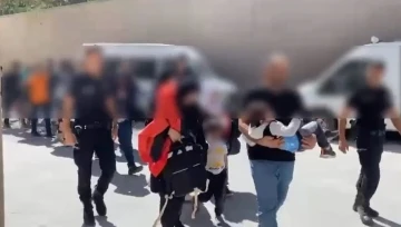 Kuşadası’nda düzensiz göçmenler polise yakalandı