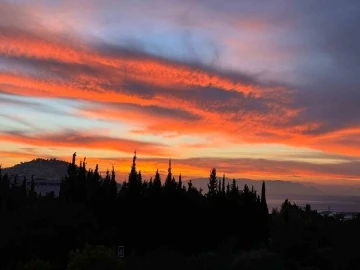 Kuşadası’nda gün batımında renk cümbüşü
