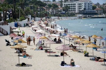 Kuşadası’nda oyunu kullanan plaja ve sahile koştu