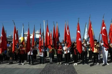 Kuşadası’nı cumhuriyetin 100. yıl coşkusu sardı
