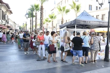 Kuşadası Sokak Festivali’nin lezzet durakları dayanışma noktası oldu
