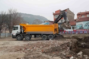 Kütahya 30 Ağustos İş Merkezi’nde hafriyat mesaisi
