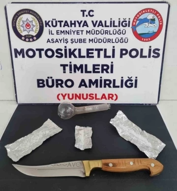 Kütahya’da şüpheli şahsın üzerinden uyuşturucu çıktı
