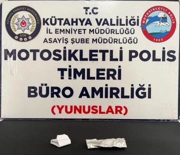 Kütahya’da Yunus Timleri bir kişinin üzerinde uyuşturucu ele geçirdi
