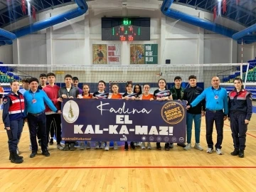 Kütahya’daki voleybol turnuvasında “Kadına el kalkmaz&quot; pankartı açıldı
