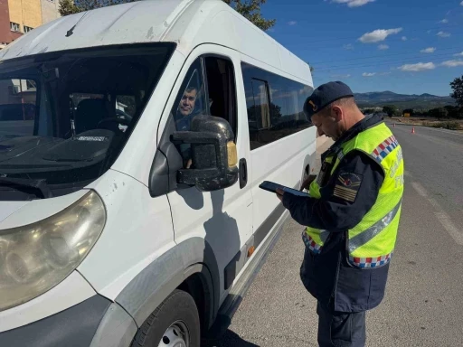 Kütahya Jandarma Trafik Timleri, yük ve yolcu taşıyan araçları denetlendi
