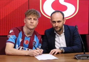 Kütahyalı Muhammed Mustafa Pınarcı, Trabzonspor forması ile profesyonel oldu
