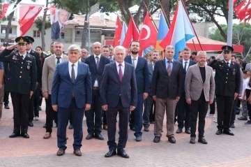 Kuyucak’ta cumhuriyetin 100. yılı kutlamaları çelenk sunma töreni ile başladı
