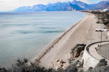 Kuzey rüzgarları Antalya’yı buz kestirdi, meteoroloji ‘Don’ uyarısı verdi
