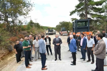 Lapseki’de beton yol yapımı çalışmaları devam ediyor
