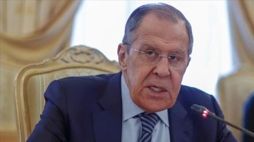 Lavrov, Fransa'nın Afrika ülkelerinin iç işlerine müdahale ettiğini söyledi