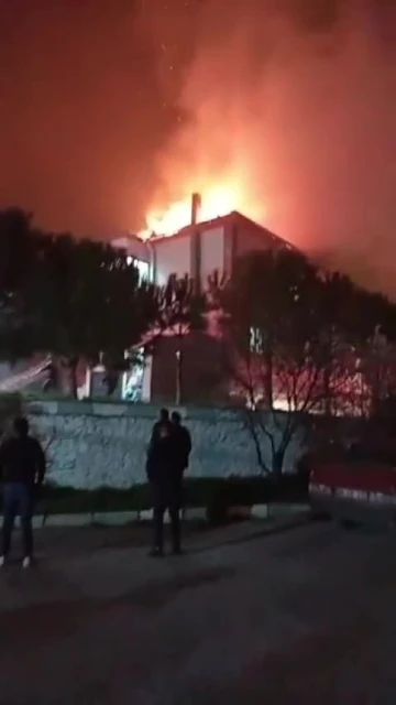 Lojmanda çıkan yangın korku ve paniğe neden oldu
