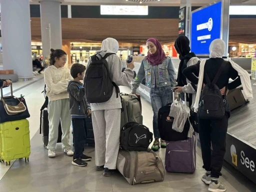 Lübnan’dan tahliye edilenler İstanbul’a getirildi
