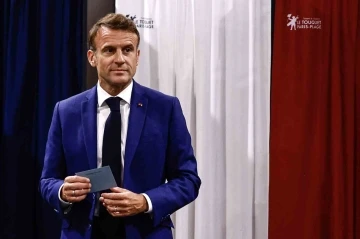 Macron: &quot;Aşırı sağa tek bir oy bile verilmemeli&quot;
