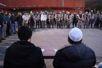 Maden işçileri deprem felaketinde hayatını kaybedenleri dualarla andı
