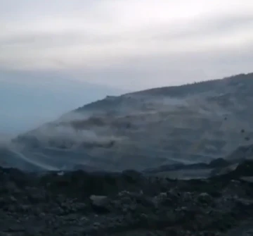 Maden ocağındaki toprak kayması kameralara yansıdı
