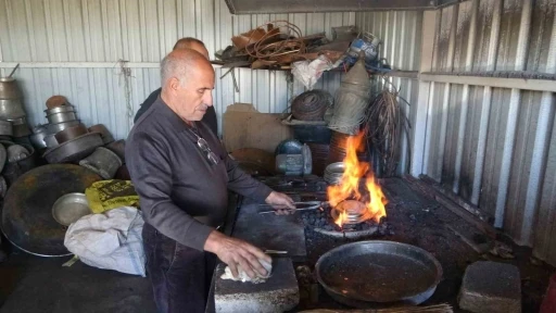 Malatya’da 57 yıllık kalay ustası zamana direniyor
