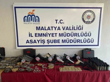 Malatya’da çok sayıda silah ve bıçak ele geçirildi
