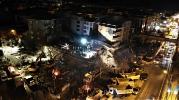 Malatya’da ekiplerin gece çalışması havadan görüntülendi