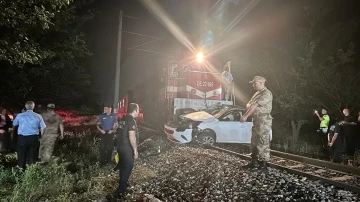 Malatya’da yolcu treni hemzemin geçitte otomobile çarptı: 1 ölü