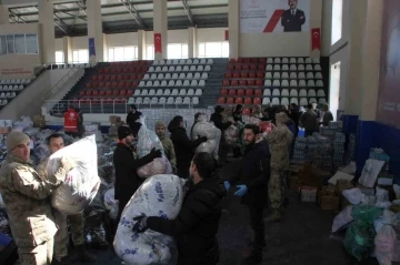 Malazgirt’te depremzedeler için yardım seferberliği devam ediyor
