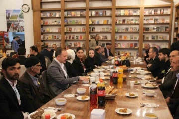 Malazgirt’te depremzedeler, şehit aileleri ve gaziler onuruna iftar yemeği
