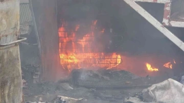 Maltepe’de işçilerin kaldığı konteyner alev alev yandı
