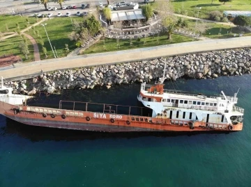 Maltepe sahilde batan gemi 7 milyon liraya satışa çıkarıldı
