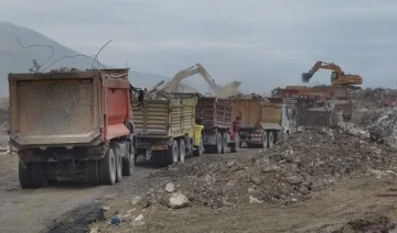 Mamak Belediyesi Samandağ’da enkaz kaldırıyor
