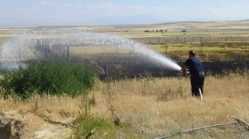 Mangal yapayım derken tarlasını yaktı
