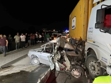 Manisa’da kamyonun çarptığı otomobil hurdaya döndü: 1 yaralı
