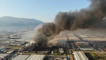 Manisa’daki fabrika yangını 16 saattir devam ediyor
