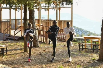 Maraton koşucuları Darısekisi Örnek Köyü’nde antrenman yaptı
