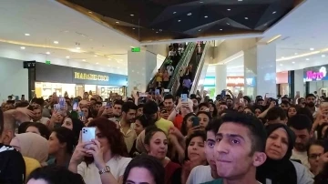 Mardian Mall’da düzenlenen konsere yoğun ilgi
