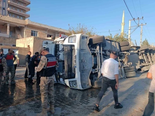 Kontrolden çıkan tır devrildi: 1 yaralı