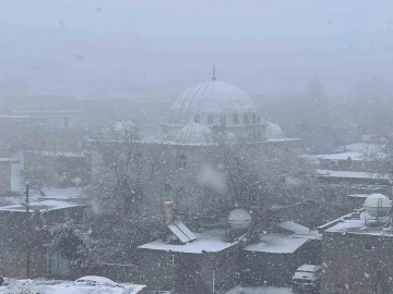 Mardin’de mevsimin ilk karı yağdı
