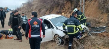 Mardin’de otomobil şarampole uçtu: 1’i çocuk 4 yaralı
