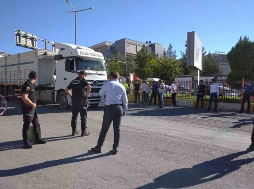 Mardin’de tırın çarptığı kadın hayatını kaybetti
