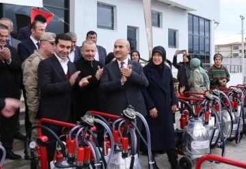 Mardin’de üreticilere süt sağım makinesi desteği