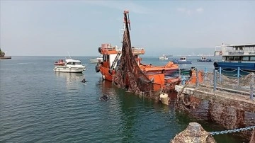 Marmara Denizi'nden çıkarılan hayalet ağlar sergilendi